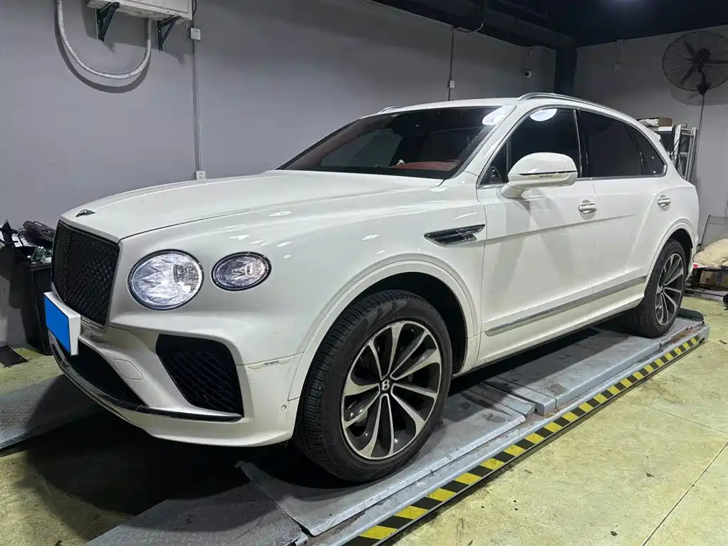 BENTLEY BENTAYGA 2022