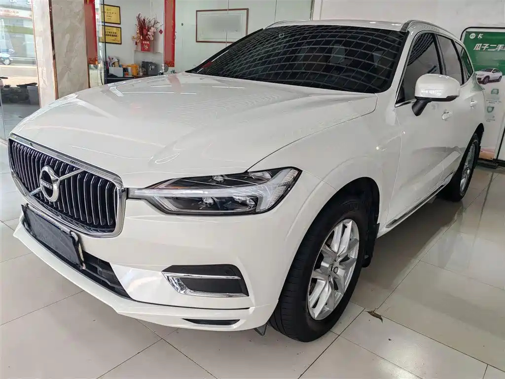 VOLVO XC60 2021
