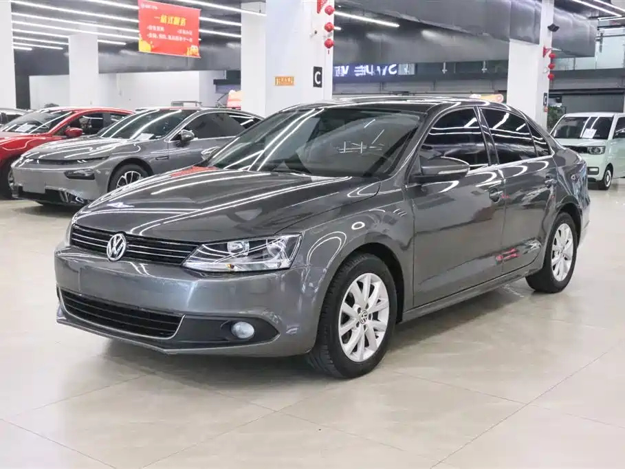 VOLKSWAGEN SAGITAR 2012
