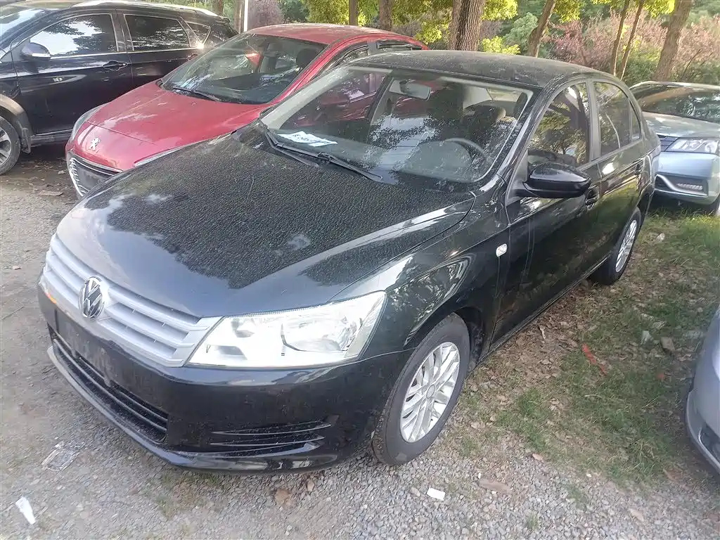 VOLKSWAGEN SANTANA 2013