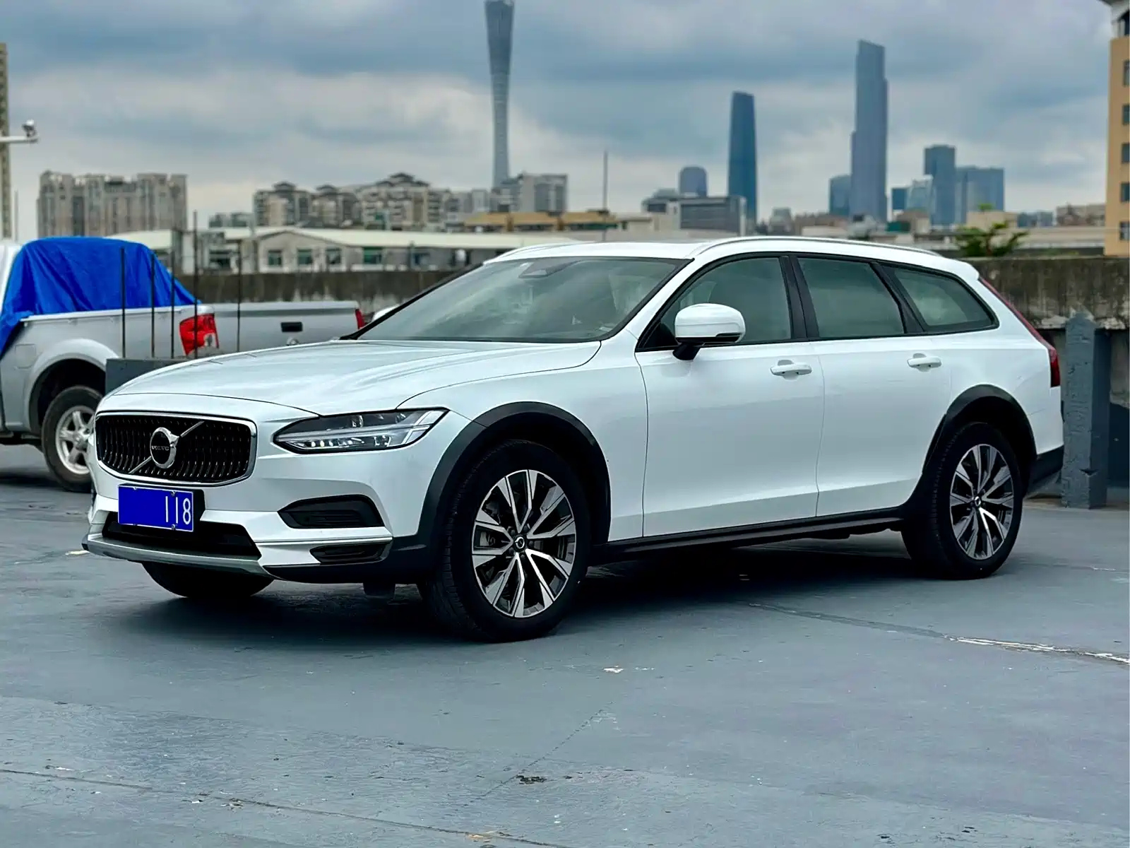 VOLVO V90 2022