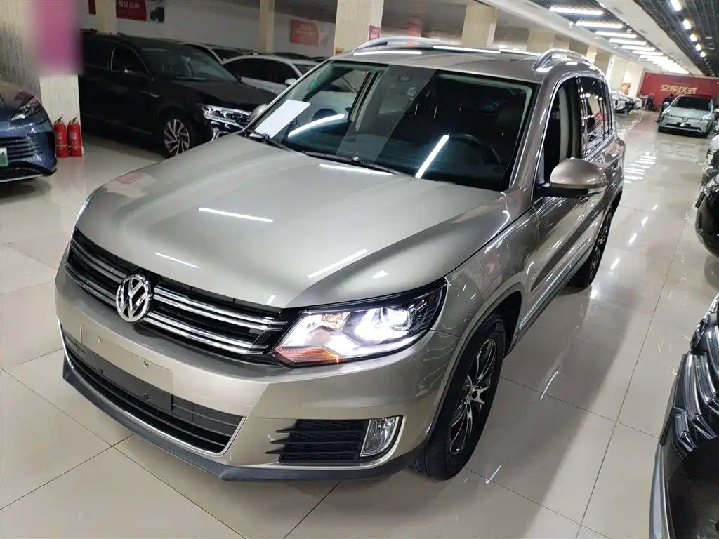 VOLKSWAGEN TIGUAN