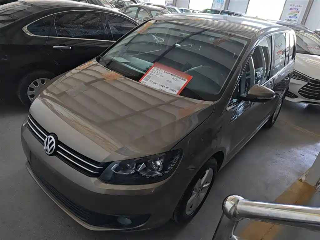 VOLKSWAGEN TOURAN 2015