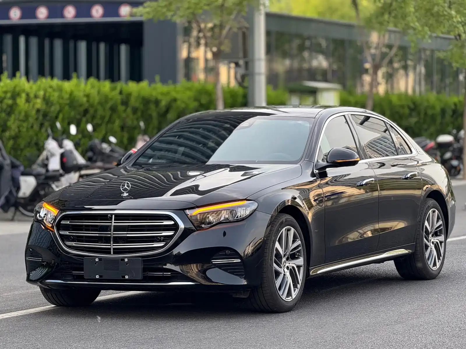 MERCEDES BENZ E-CLASS