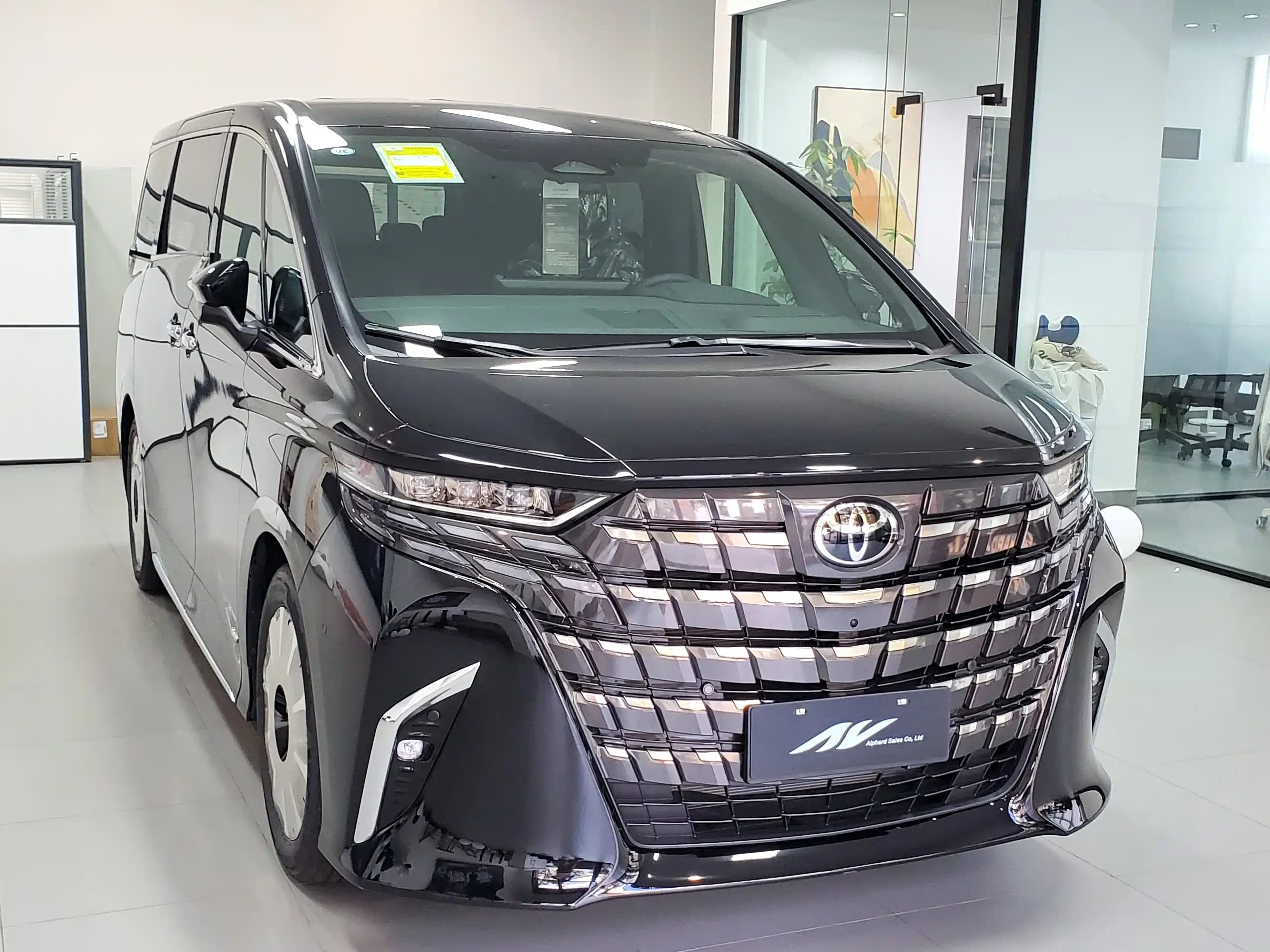 TOYOTA ALPHARD