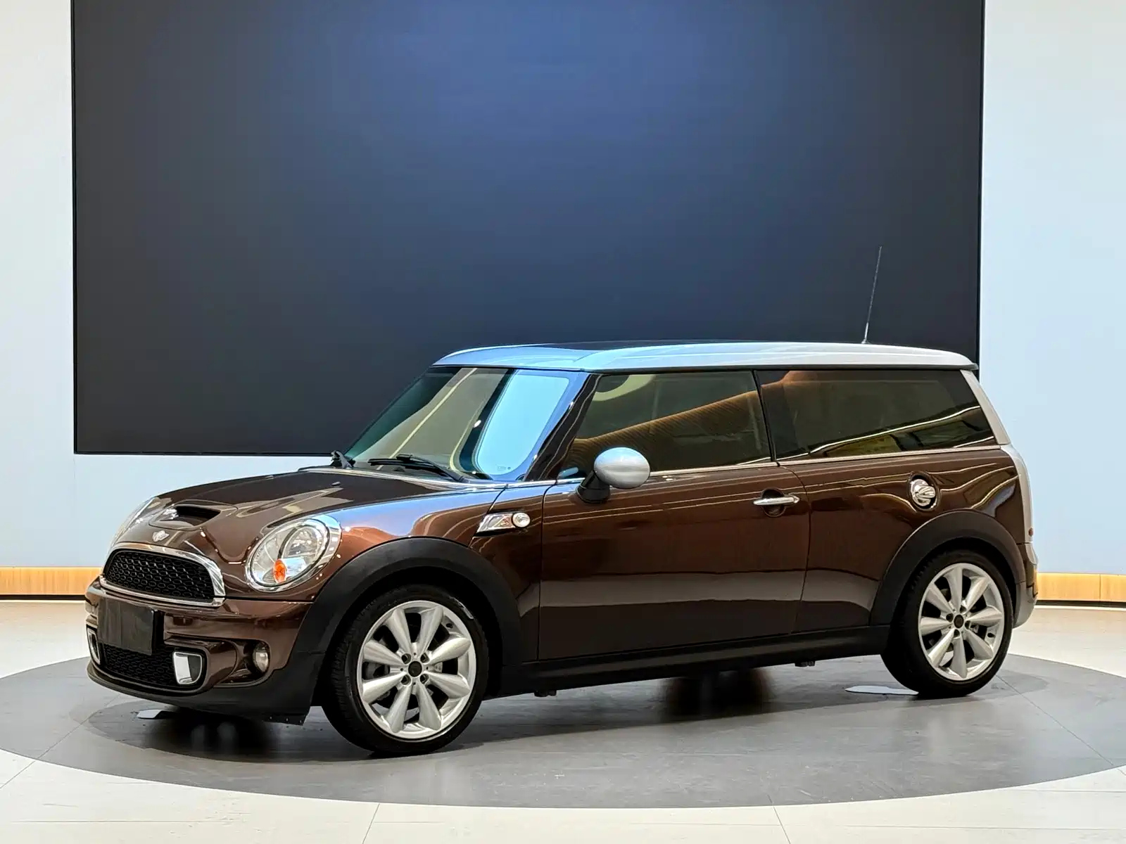 MINI CLUBMAN 2012