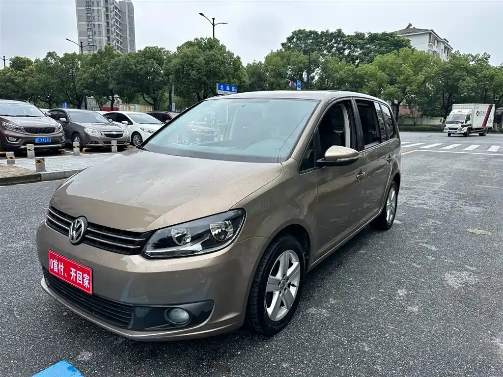 VOLKSWAGEN TOURAN 2015