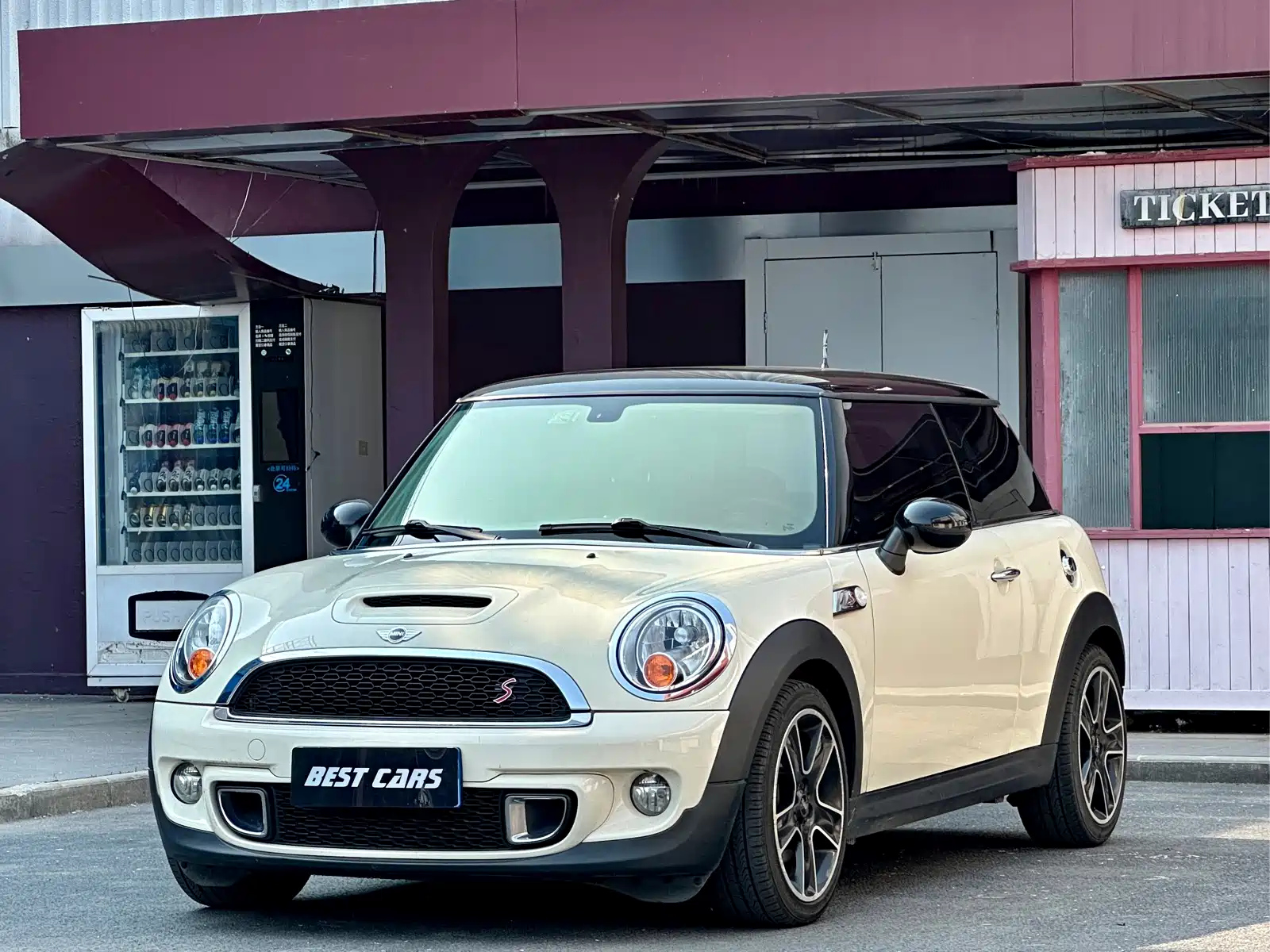 MINI OTHER 2011