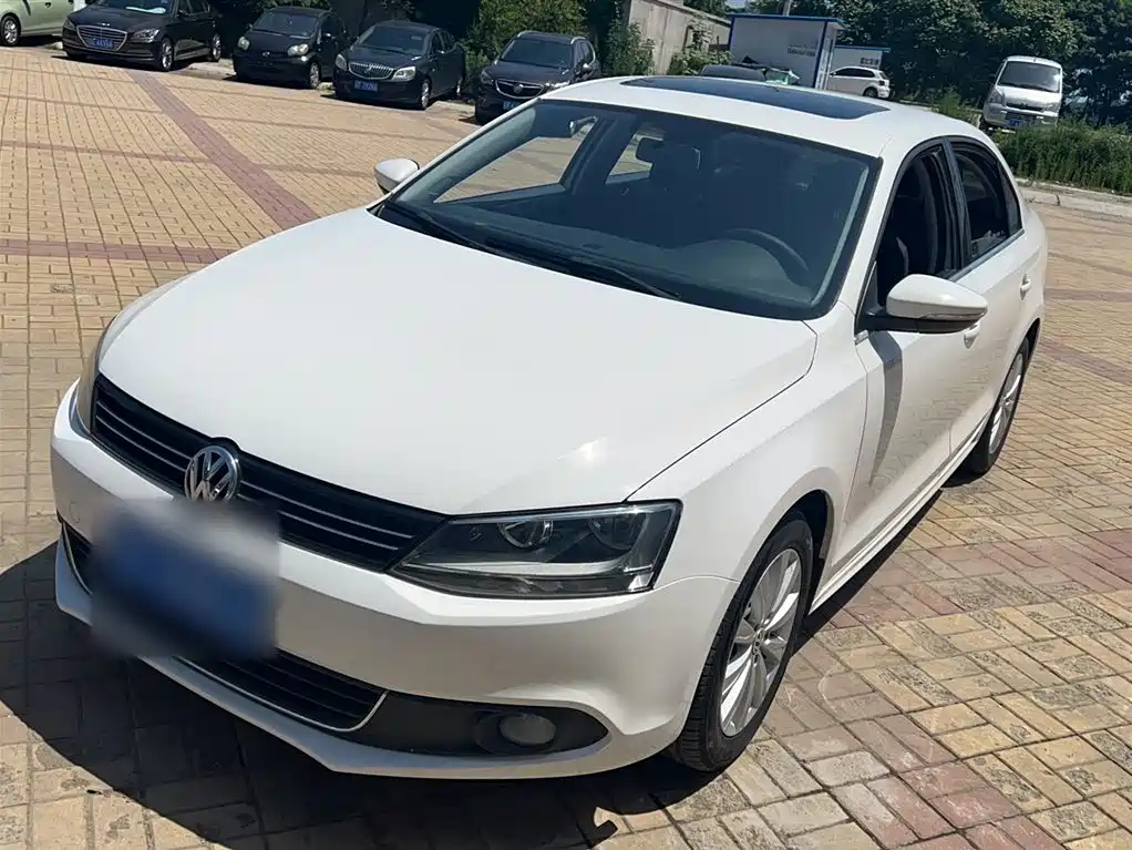 VOLKSWAGEN SAGITAR 2014