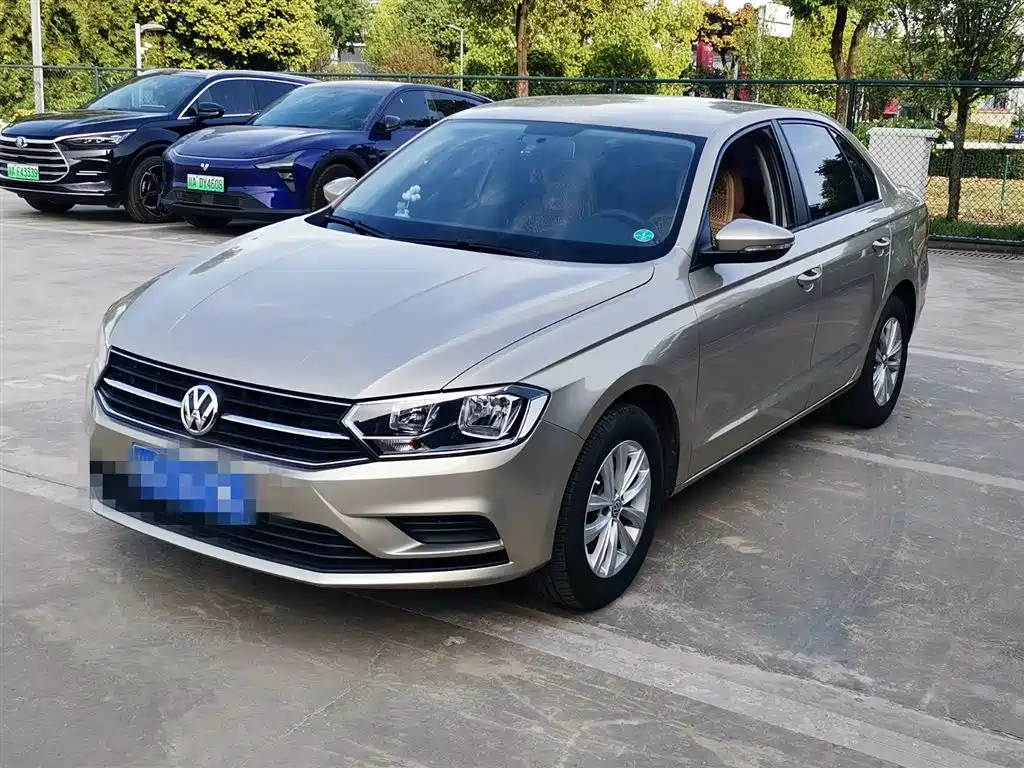 VOLKSWAGEN BORA 2016