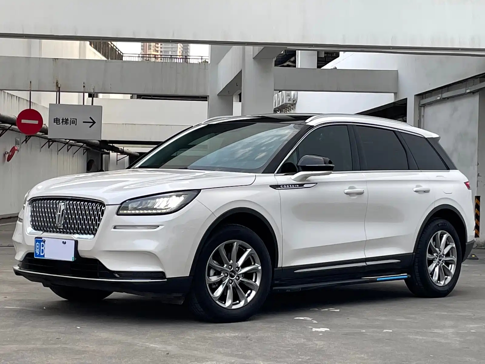 LINCOLN ADVENTURER 2020