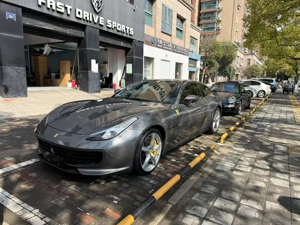 FERRARI GTC4LUSSO 2017