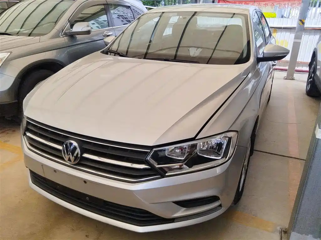 VOLKSWAGEN BORA 2017