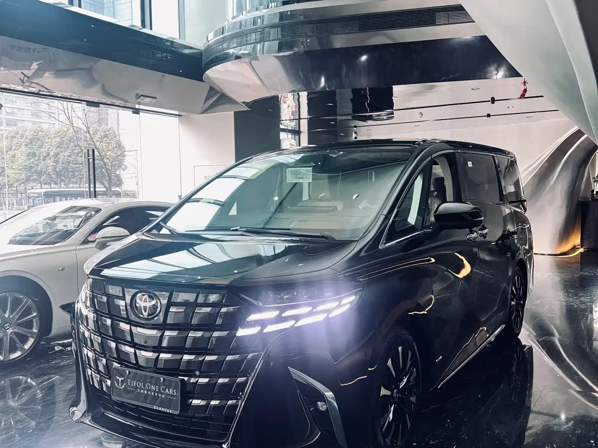 TOYOTA ALPHARD 2024