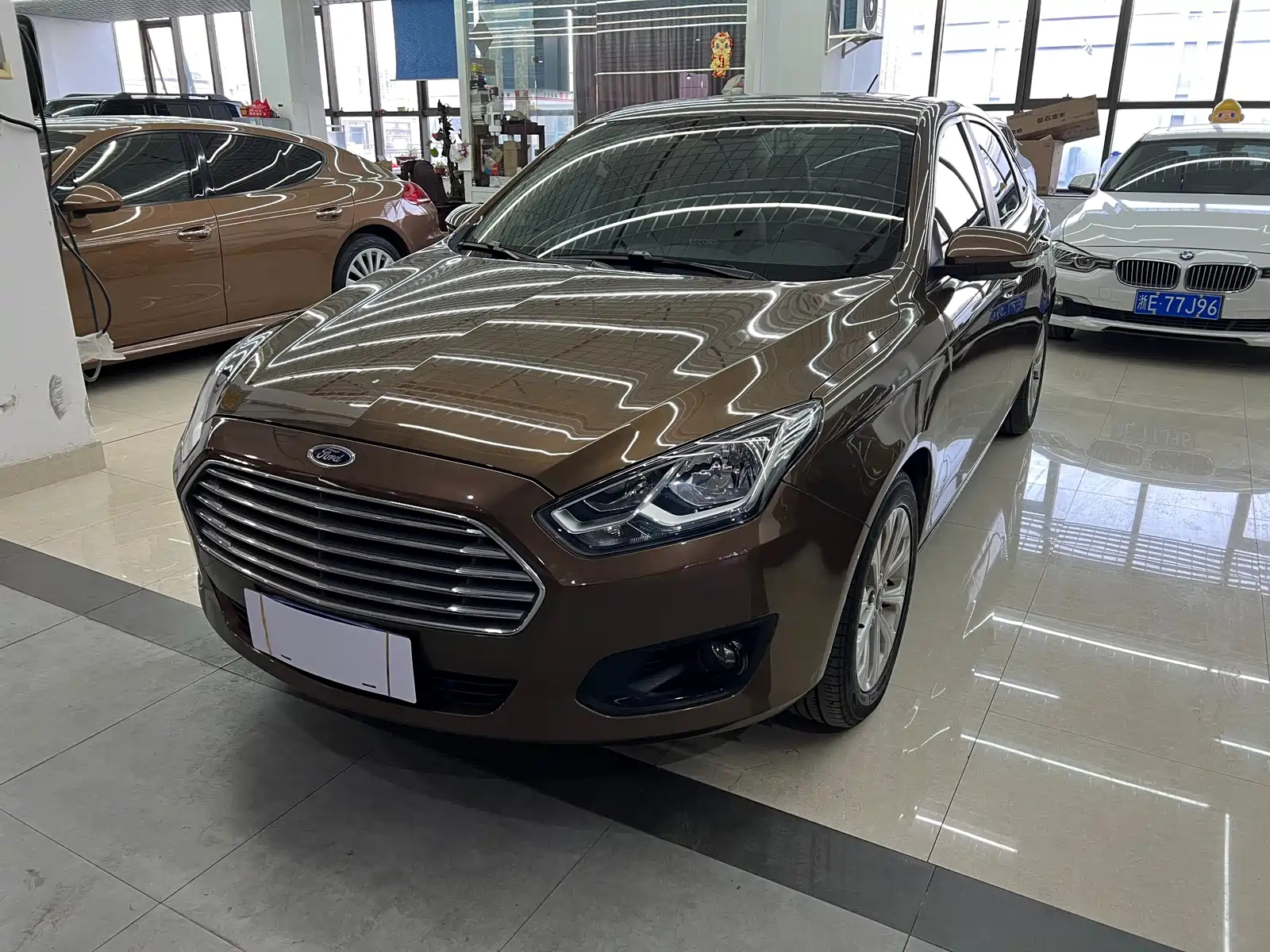 FORD ESCORT 2017