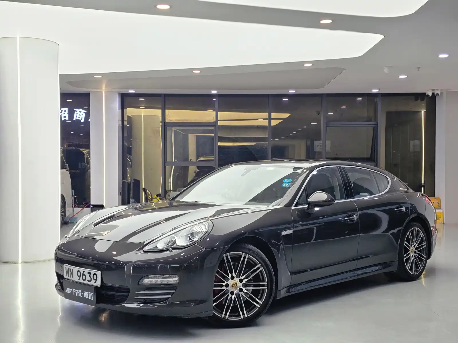 PORSCHE PANAMERA 2012