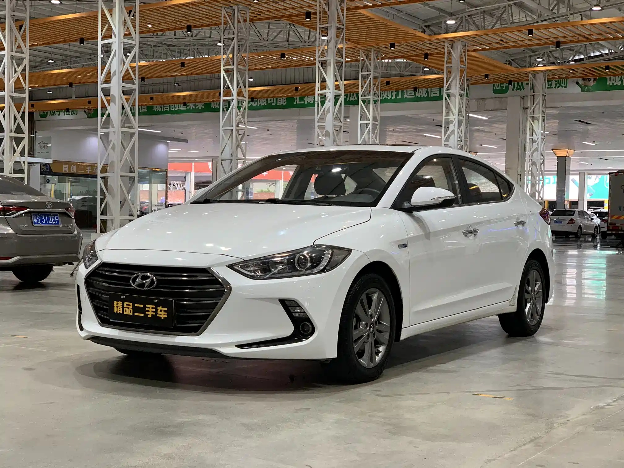 HYUNDAI ELANTRA 2016