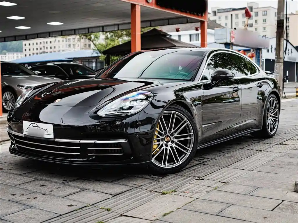 PORSCHE PANAMERA 2017