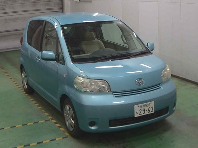 TOYOTA PORTE 2011