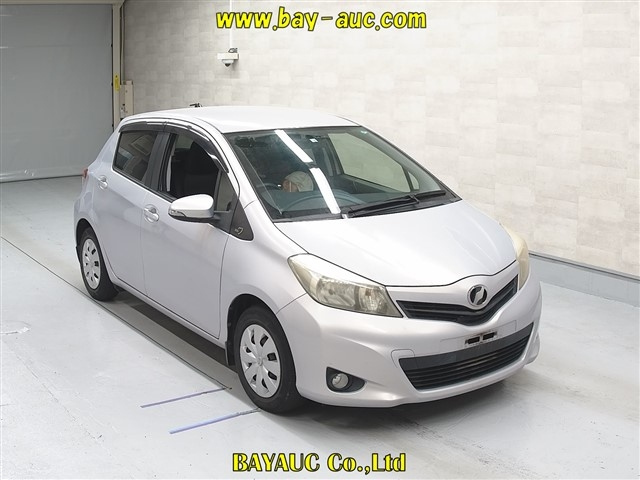 TOYOTA VITZ 2013