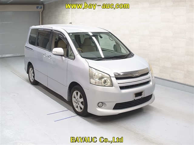 TOYOTA NOAH 2009