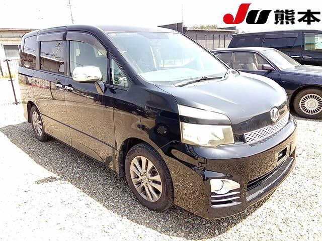 TOYOTA VOXY 2011
