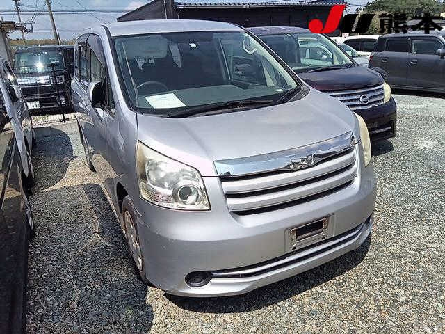 TOYOTA NOAH 2008