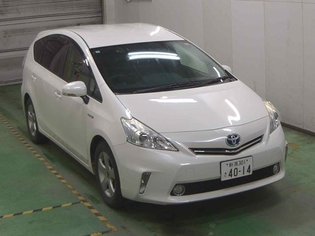 TOYOTA PRIUS ALPHA 2012
