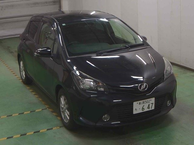 TOYOTA VITZ 2014