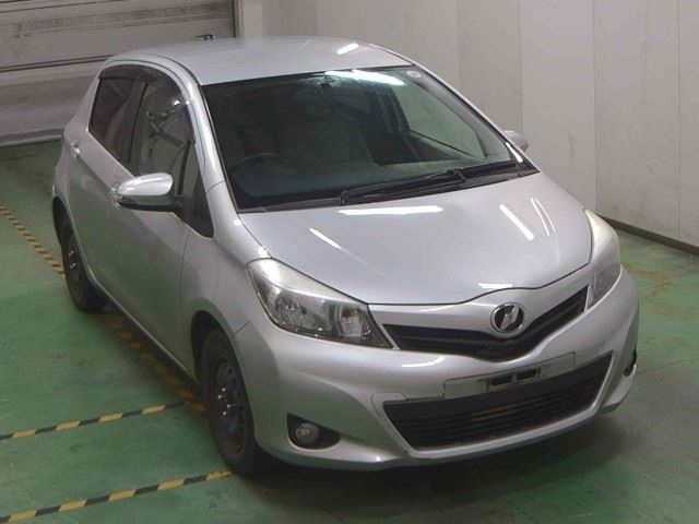 TOYOTA VITZ 2011