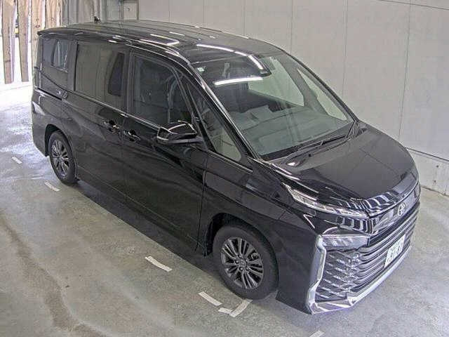 TOYOTA VOXY 2023