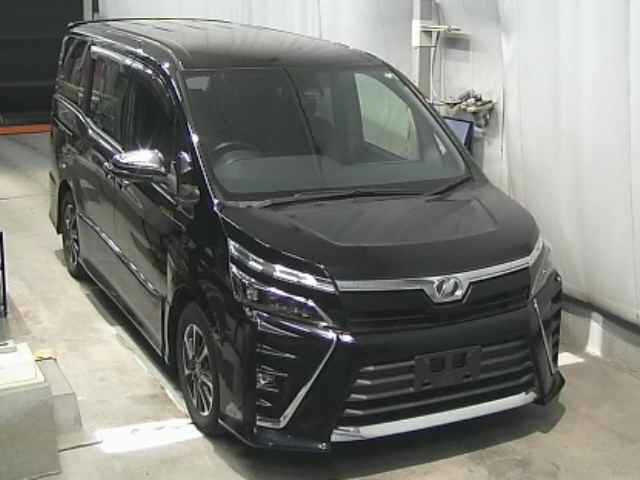 TOYOTA VOXY 2018