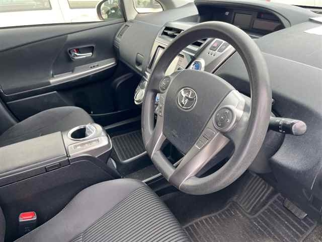 TOYOTA PRIUS ALPHA 2016