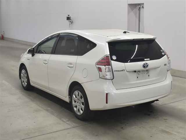 TOYOTA PRIUS ALPHA 2016