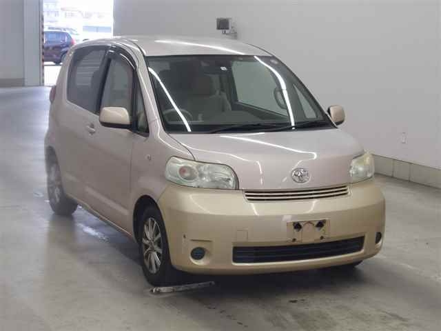TOYOTA PORTE 2010