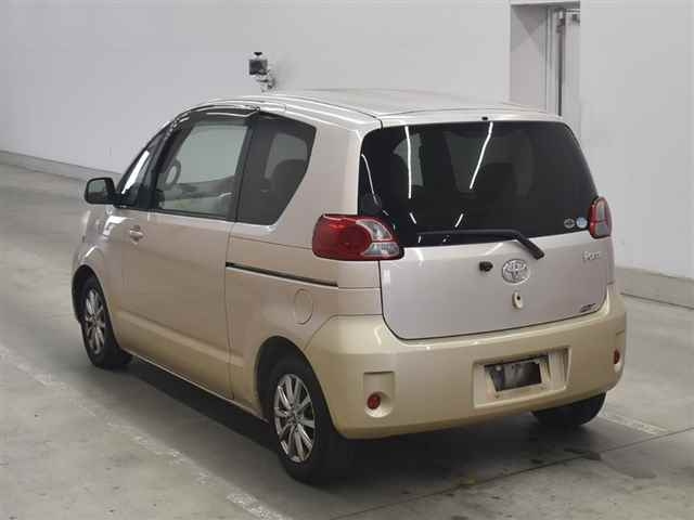 TOYOTA PORTE 2010