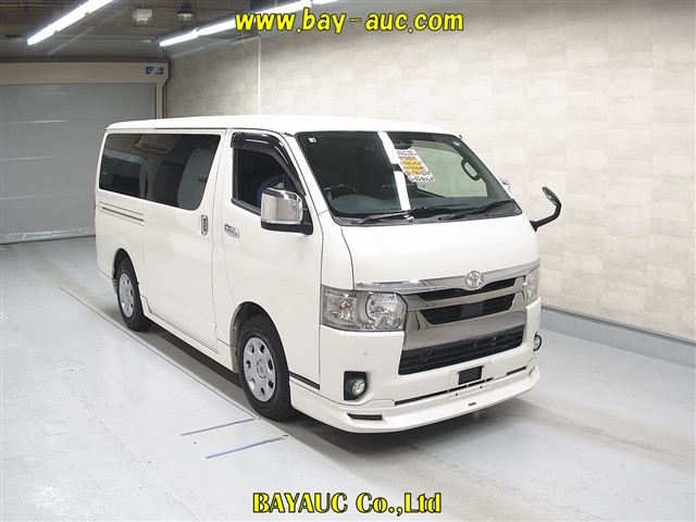 TOYOTA HIACE VAN 2020