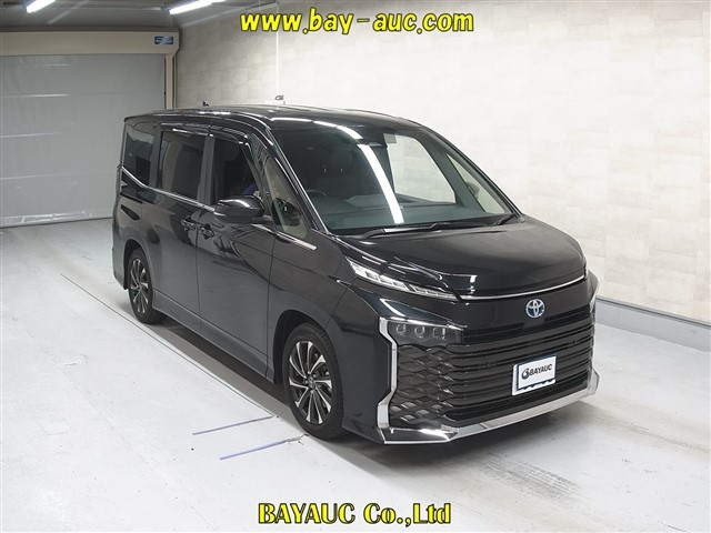 TOYOTA VOXY 2023