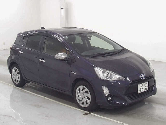 TOYOTA AQUA 2015