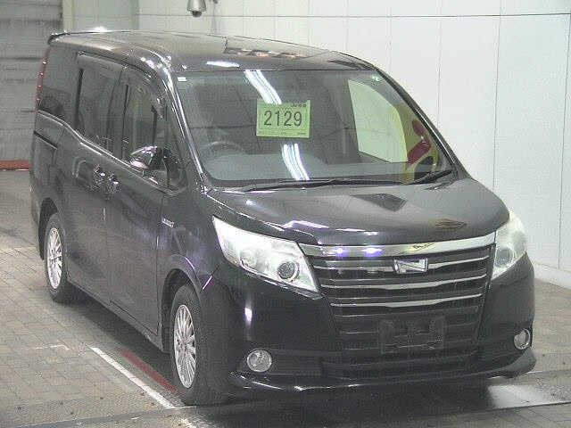 TOYOTA NOAH 2014