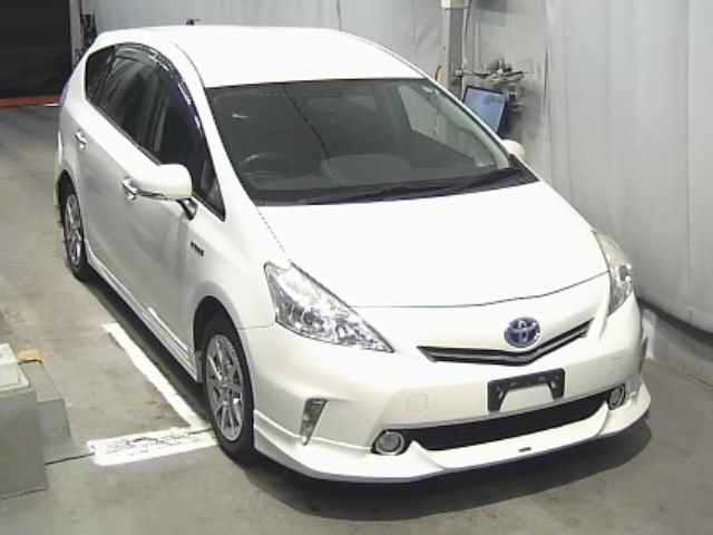 TOYOTA PRIUS ALPHA 2013
