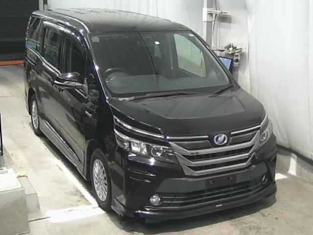 TOYOTA VOXY