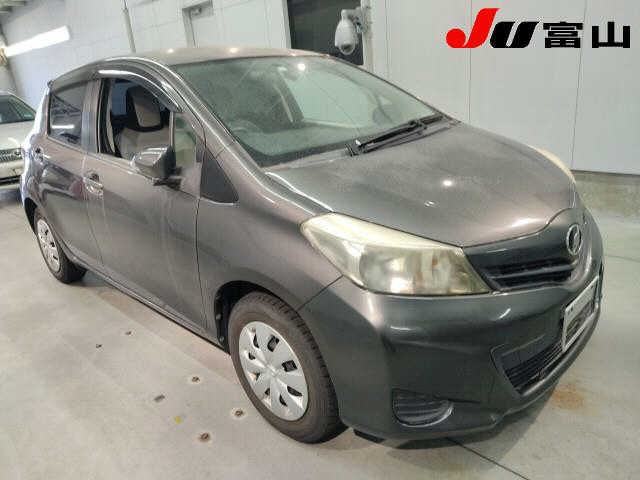 TOYOTA VITZ 2011