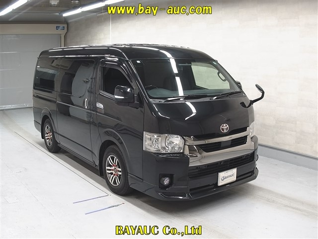 TOYOTA HIACE VAN