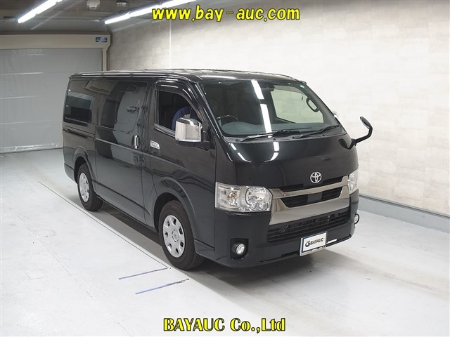 TOYOTA HIACE VAN