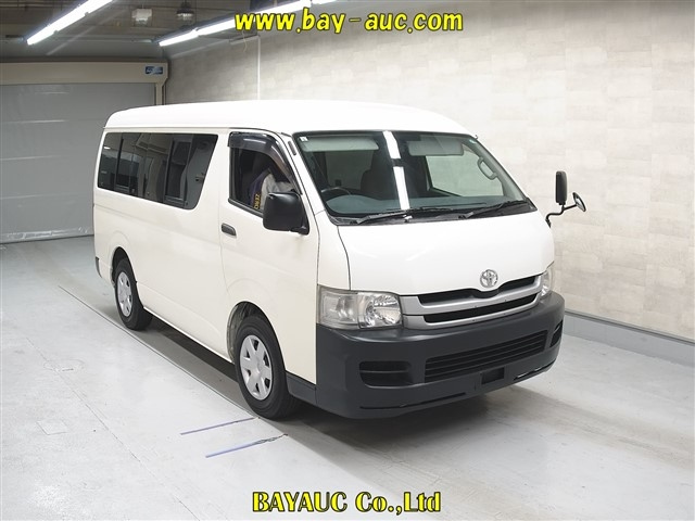 TOYOTA HIACE