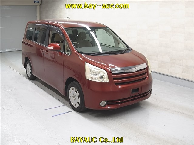 TOYOTA NOAH