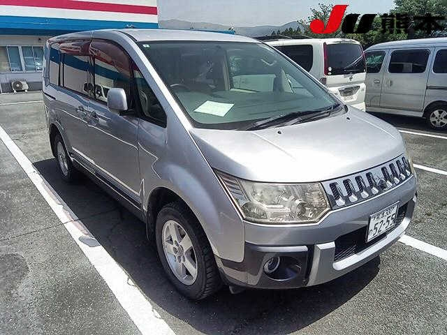 MITSUBISHI DELICA D5