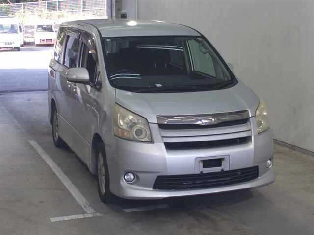 TOYOTA NOAH 2008