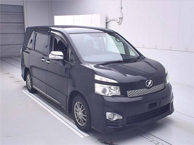 TOYOTA VOXY 2012